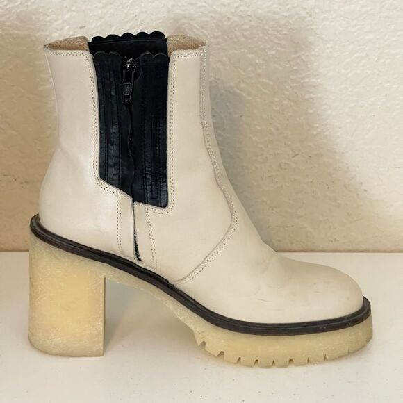 Free People James Chelsea Leather Boots in cream and black. 38/8 - Picture 12 of 13